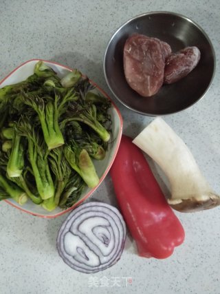 刺老芽炒肉丝的做法步骤：1