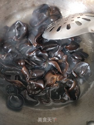 凉菜～炝黑白的做法步骤：2