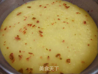 比起赏花，我更想喝美颜养胃的玫瑰冰糖黄小米粥的做法步骤：3