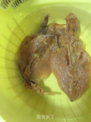 丝瓜炒土尤的做法步骤：1