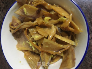 丝瓜炒土尤的做法步骤：2