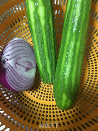 丝瓜炒土尤的做法步骤：3