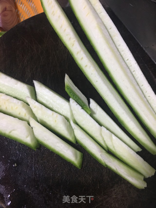 丝瓜炒土尤的做法步骤：4