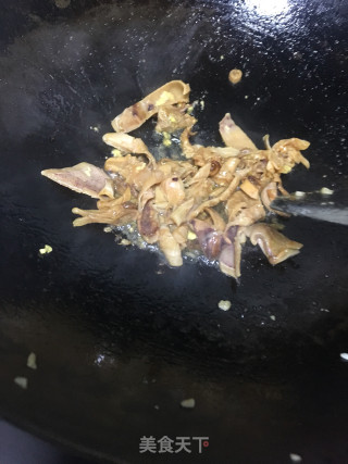 丝瓜炒土尤的做法步骤：10