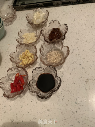 家常肉末茄子的做法步骤：1