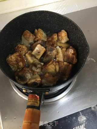 糖醋排骨的做法步骤：3