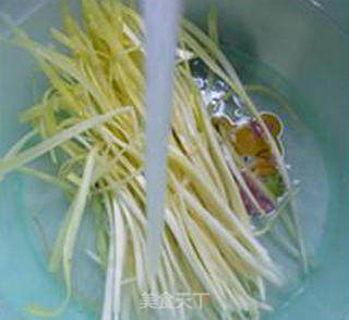 韭菜芽炒小白虾的做法步骤：5