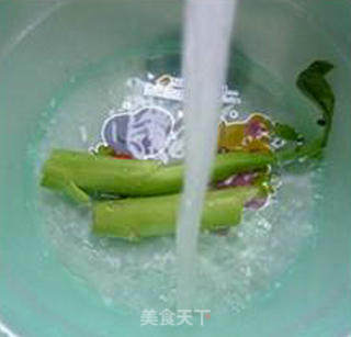 芥蓝炒猪舌头的做法步骤：3