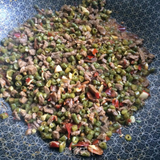 牛肉丁酸豆角的做法步骤：7