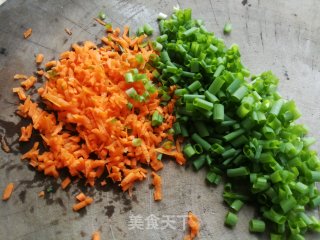香葱胡萝卜厚蛋烧的做法步骤：2