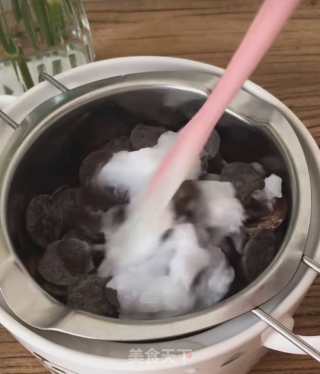 网红梦龙雪糕做法，夏天再也不用出门买了，几个步骤，轻松做一冰箱！的做法步骤：5