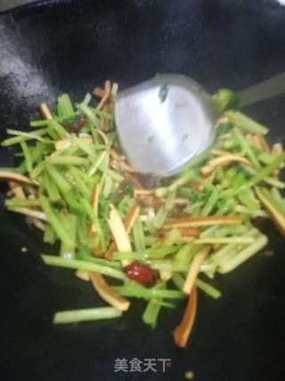 香芹炒香干的做法步骤：5