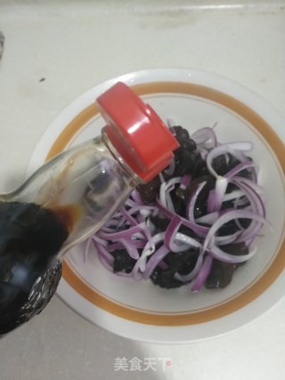 凉拌洋葱木耳的做法步骤：6