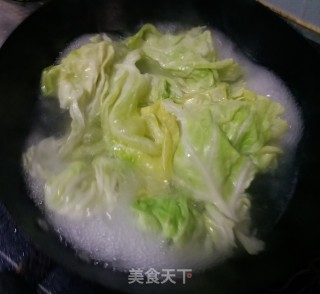 红油素鸡翅拌包菜的做法步骤：2