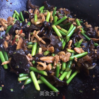 香菇木耳炒蒜苔的做法步骤：8