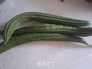 虾皮炒丝瓜的做法步骤：1