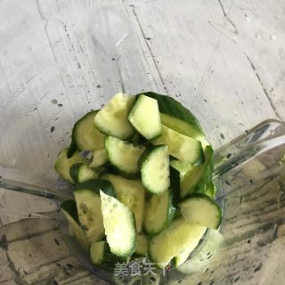 柠檬蜂蜜黄瓜汁的做法步骤：2