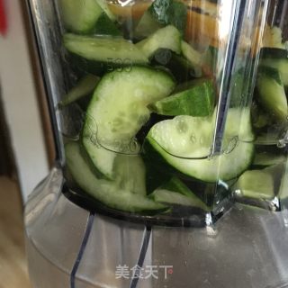 柠檬蜂蜜黄瓜汁的做法步骤：4