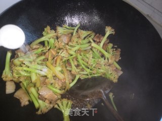五花肉炒有机菜花的做法步骤：12