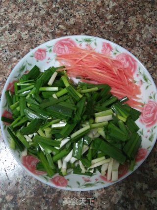素炒韭菜的做法步骤：2