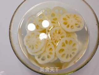 凉拌藕片——酸甜爽口,简直太好吃了的做法步骤：3