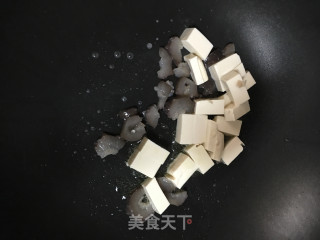 海参烧豆腐的做法步骤：2