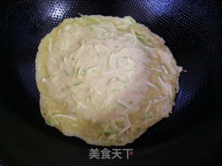 西葫芦鸡蛋饼的做法步骤：2