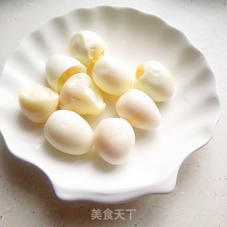 鹌鹑蛋肉汤的做法步骤：1