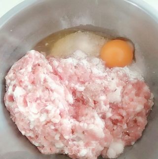 鹌鹑蛋肉汤的做法步骤：3