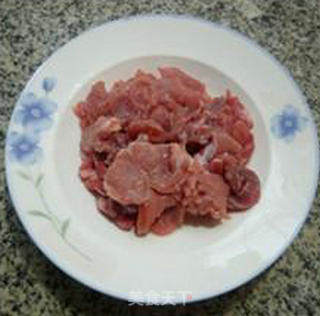 虾米干炒牛肉片的做法步骤：1