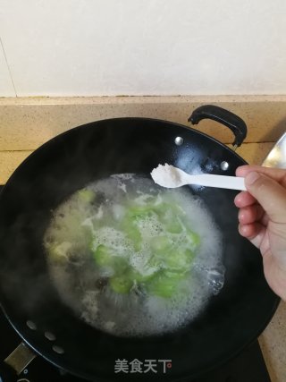 黄瓜皮蛋汤的做法步骤：5