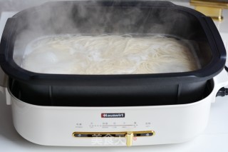 松茸肉片炒面的做法步骤：4
