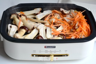 松茸肉片炒面的做法步骤：7