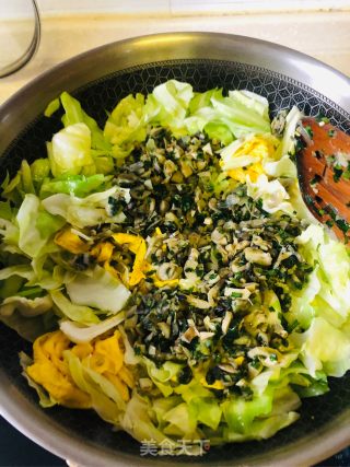 鸡蛋包菜野笋炒粉干的做法步骤：5