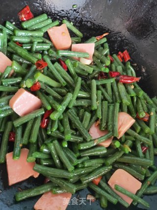 辣炒火腿豇豆的做法步骤：7