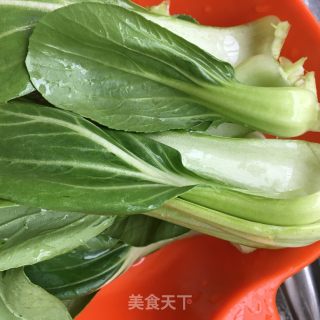 辣炒肉拌油菜的做法步骤：1