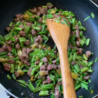 芹菜泡椒牛肉的做法步骤：2