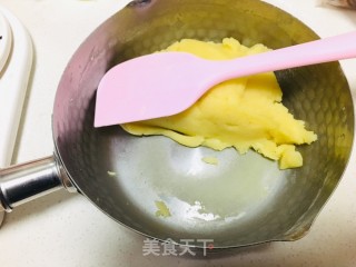 红丝绒脆皮泡芙的做法步骤：3