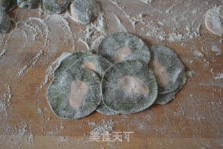双色水饺的做法步骤：6