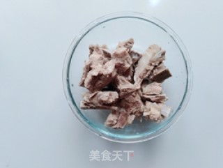 海鲜菇胡萝卜小排汤的做法步骤：3