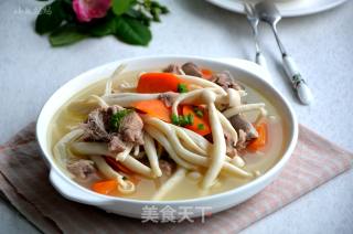 海鲜菇胡萝卜小排汤的做法步骤：8