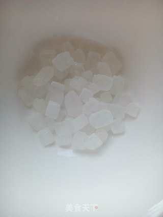 冰糖雪梨汤的做法步骤：2