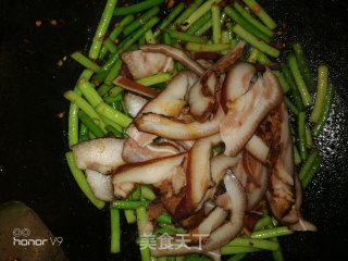 香辣蒜苔炒猪耳的做法步骤：6