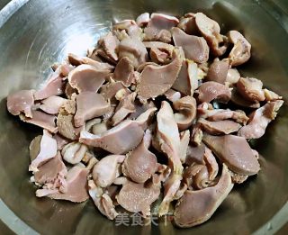 蒜苔辣炒鸡喜鸡胗的做法步骤：4