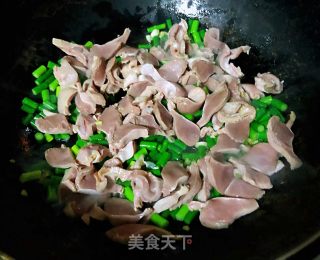 蒜苔辣炒鸡喜鸡胗的做法步骤：7