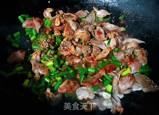 蒜苔辣炒鸡喜鸡胗的做法步骤：9
