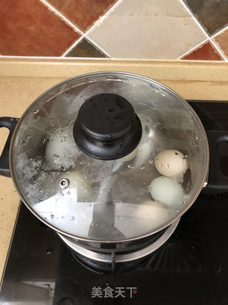 土鸡蛋烧五花肉的做法步骤：2