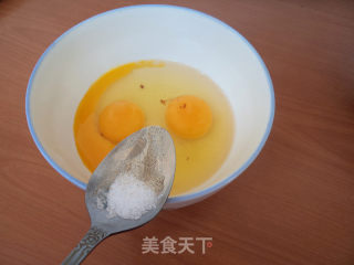 虾仁炒鸡蛋的做法步骤：3