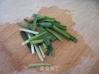 虾仁炒鸡蛋的做法步骤：4