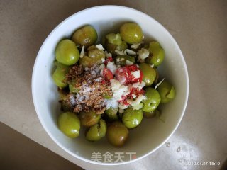 酸辣三月李的做法步骤：4